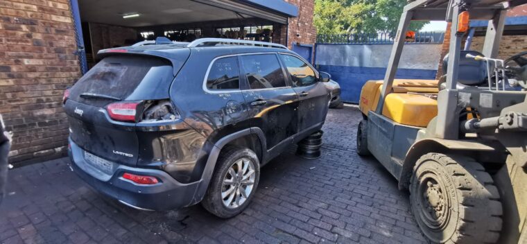 2014 Jeep Cherokee 3.2 KL stripping for used parts for sale