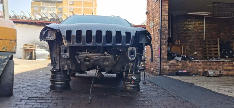 2014 Jeep Cherokee 3.2 KL stripping for used parts for sale