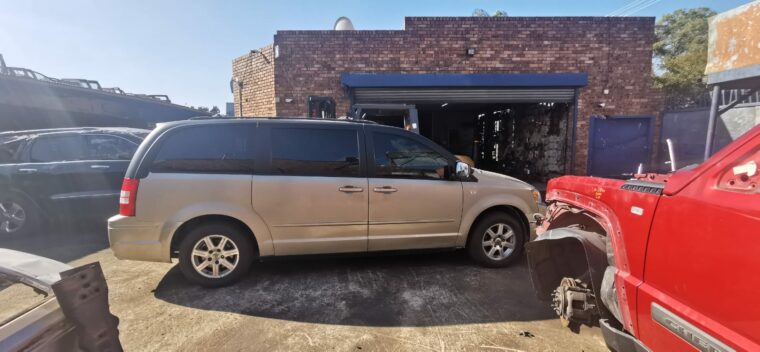 2008 Chrysler Grand Voyager 2.8 LX stripping for used parts for sale