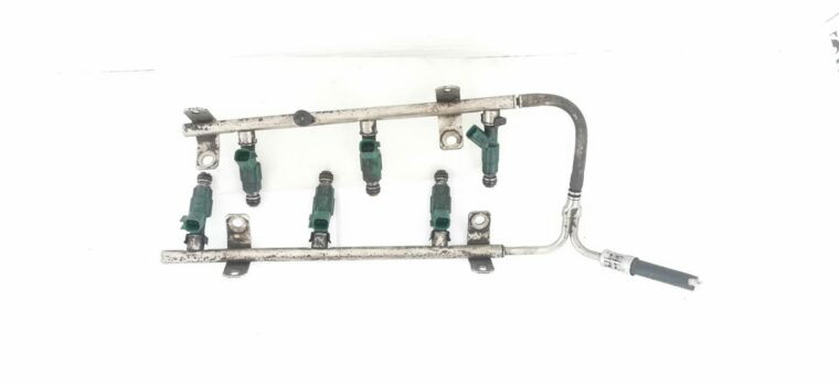 Chrysler Voyager 3.3 petrol used fuel rail for sale
