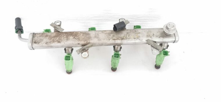 Chrysler Grand Voyager 3.3 petrol used fuel rail for sale