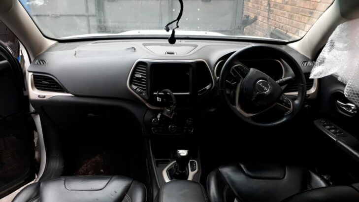Jeep Cherokee 3.2 KL used spares for sale