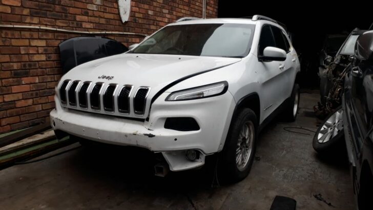 Jeep Cherokee 3.2 KL used spares for sale