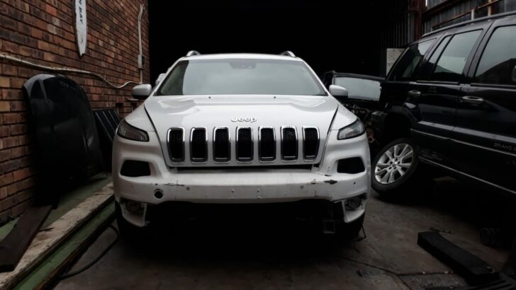 Jeep Cherokee 3.2 KL used spares for sale