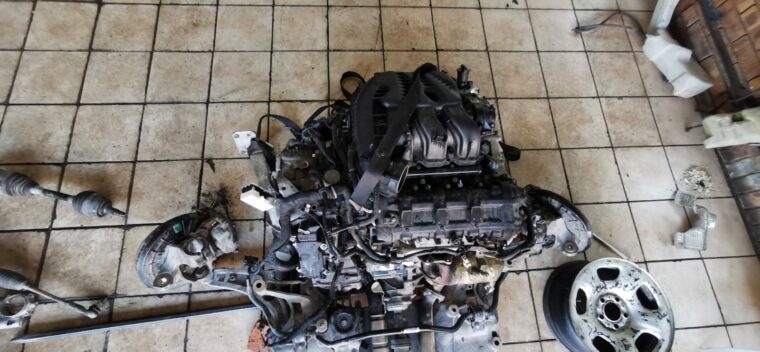 Jeep Cherokee 3.2 KL used petrol engine parts for sale