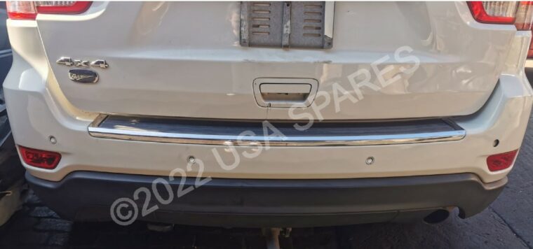Jeep Grand Cherokee WK2 used bumpers and other spares parts for sale