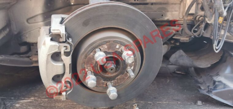 Jeep Grand Cherokee WK2 used brake discs and other spares parts for sa...