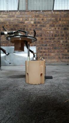 Jeep Cherokee 3.2 KL petrol used fuel pumps for sale