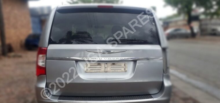 Chrysler 2.8/3.8 used tailgate and other spares parts for sale