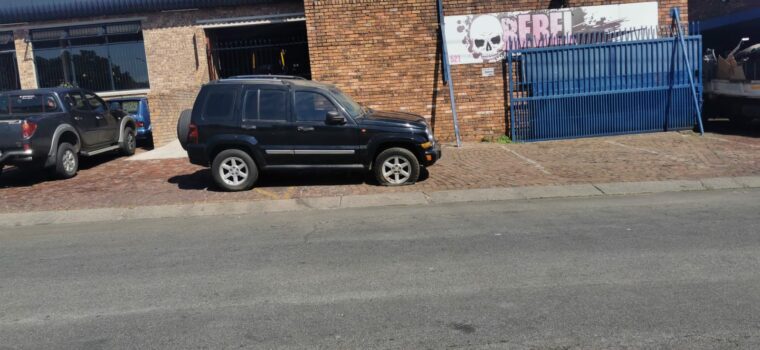Jeep 3.7 KJ stripping for used spares parts for sale