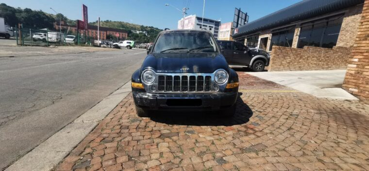 Jeep 3.7 KJ stripping for used spares parts for sale