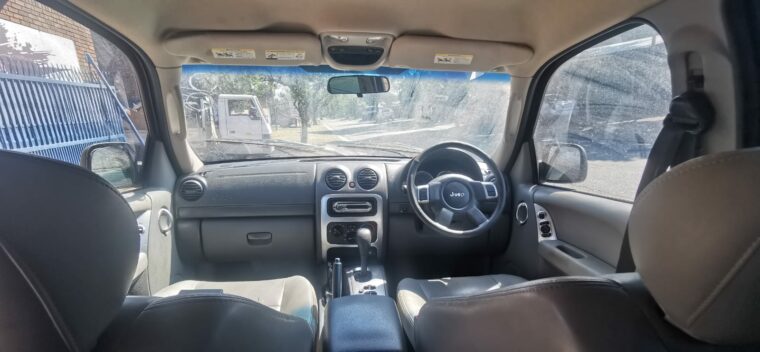 Jeep 3.7 KJ stripping for used spares parts for sale