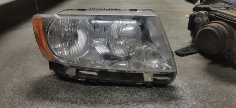 Jeep Grand Cherokee WK2 used headlights for sale
