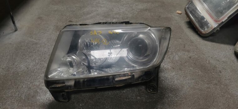 Jeep Grand Cherokee WK2 used headlights for sale