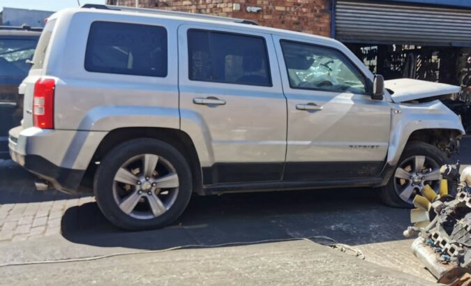 2011 Jeep Patriot 2.4 4X4 automatic petrol stripping for used spares