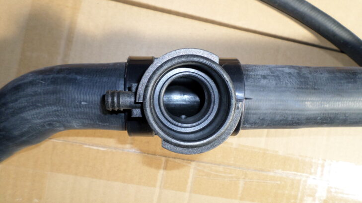 2007 Dodge Caliber 2.0 petrol new radiator hose