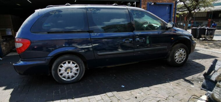 Chrysler Grand Voyager 2.8 automatic 2005 diesel stripping for used spares