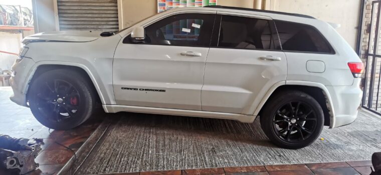 Jeep Grand Cherokee 3.0 WK2 V6 2014 stripping for used spares