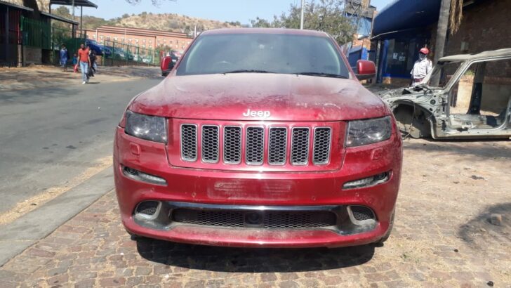 Jeep Grand Cherokee 6.4 WK2 V8 SRT8 stripping for used spares for sale