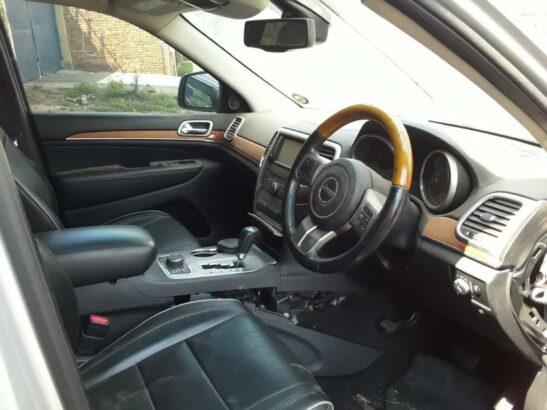 Jeep Grand Cherokee WK2 stripping for used spares parts