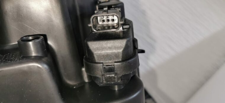 Jeep Cherokee KL xenon headlight for sale