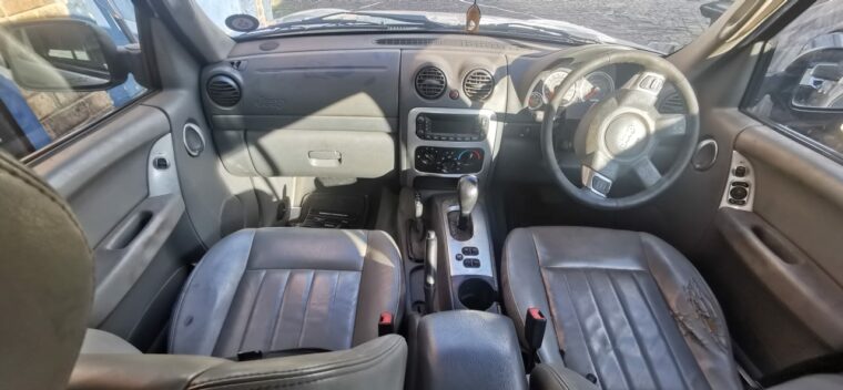 Jeep Cherokee 2.8 KJ spares parts for sale