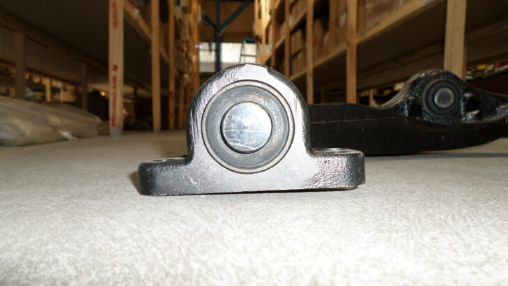 Jeep Grand Cherokee WK lower front control arm for sale