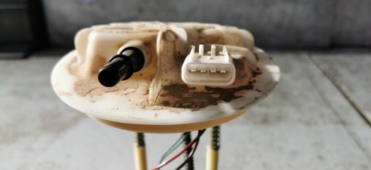 Jeep Cherokee 3.7 KK used fuel pump and other parts for sale