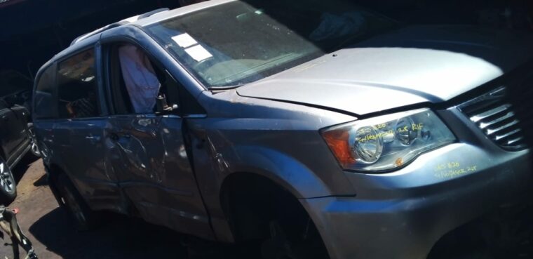 Chrysler Voyager 2.8/2007 stripping for spares/parts.