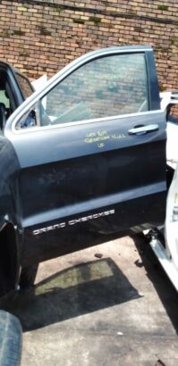 Jeep Grand Cherokee WK2 front & back doors for sale.