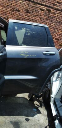 Jeep Grand Cherokee WK2 front & back doors for sale.
