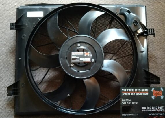 Jeep Grand Cherokee wk2 radiator fan and spares for sale