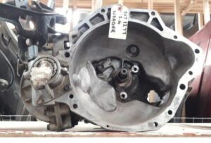 2.4 CHRYSLER VOYAGER MANUAL USED GEARBOX FOR SALE.