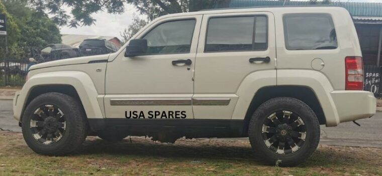 JEEP CHEROKEE 3.7 KK STRIPPINNG FOR SPARES.