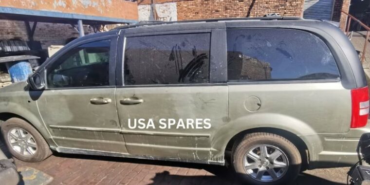 CHRYSLER GRAND VOYAGER 2.8 STRIPPING FOR SPARES.